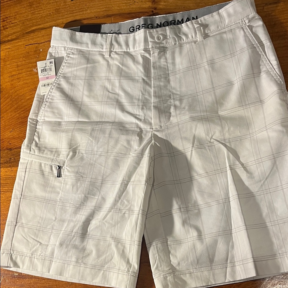 Greg Norman Collection Men's Light Gray Plaid Shorts